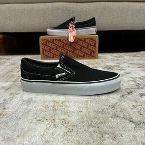 NWT Womens Vans Shoes - Size 5